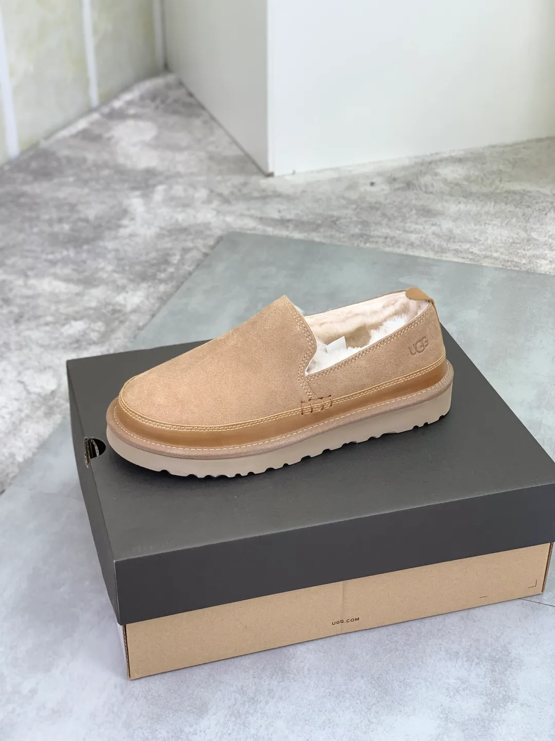 Men's shoes 💰P480 [New model] low-cut popular style 💰 versatile casual wool shoes 🆘 "Real Wool" [UGG] 👉 Popular men's shoes official website synchronization 🔰Quality [proud] is not comparable to the imitations in the general market 🌀The upper is imported Italian frosted cowhide, and the lining: foot pads 🅰️grade 🐑real wool👻Only Grade A can show the effect It feels smooth and delicate 🔱The shoe shape is grand, only the factory can do it 🎄The perfect toughness of the original outsole 👻⬛️ allows customers to say goodbye to one-time consumption. It is made of real wool and is super warm. 3⃣️colors available Size male: 39-45
